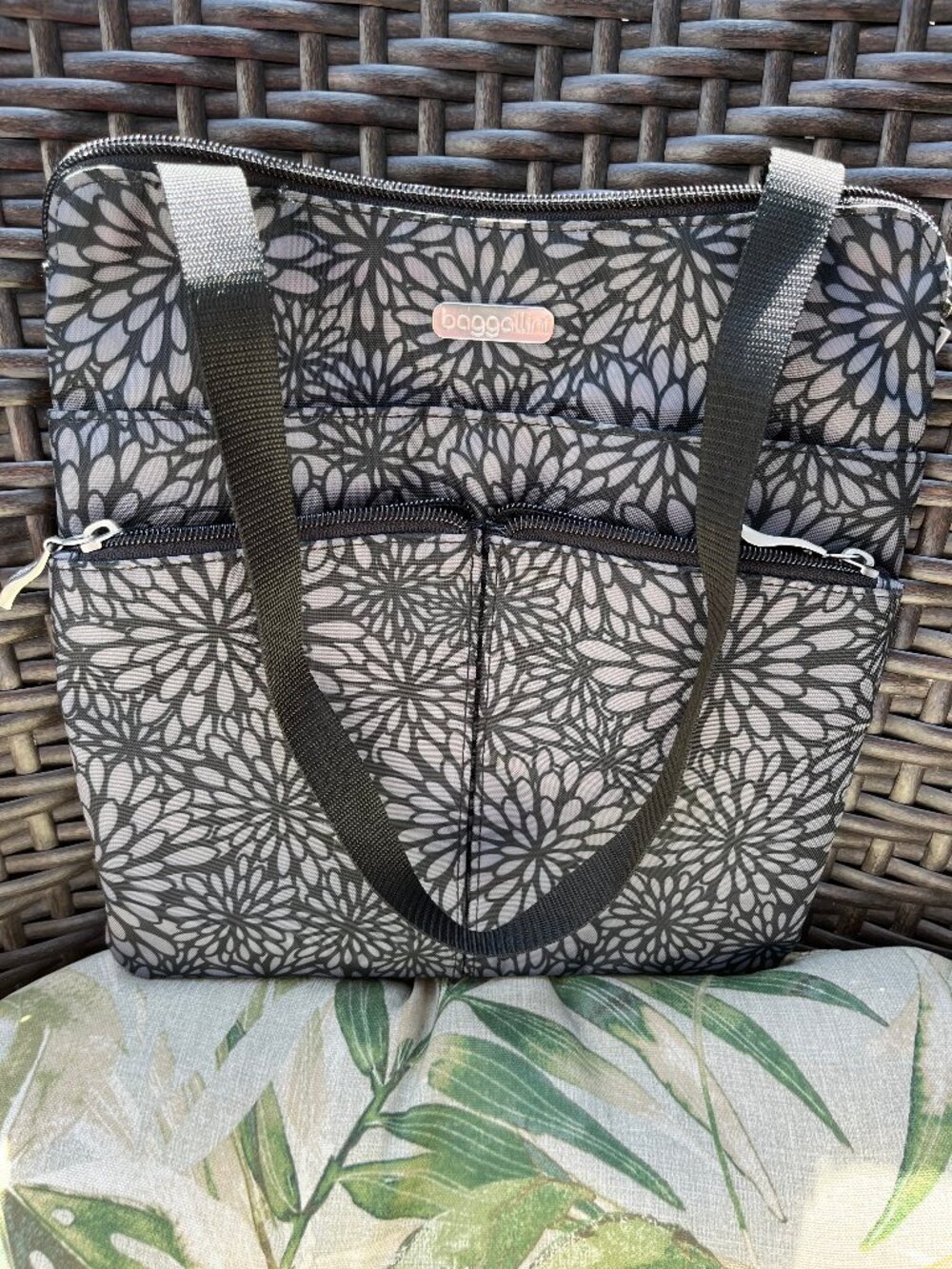 Baggallini Multi-Pocket Crossbody Shoulder Bag